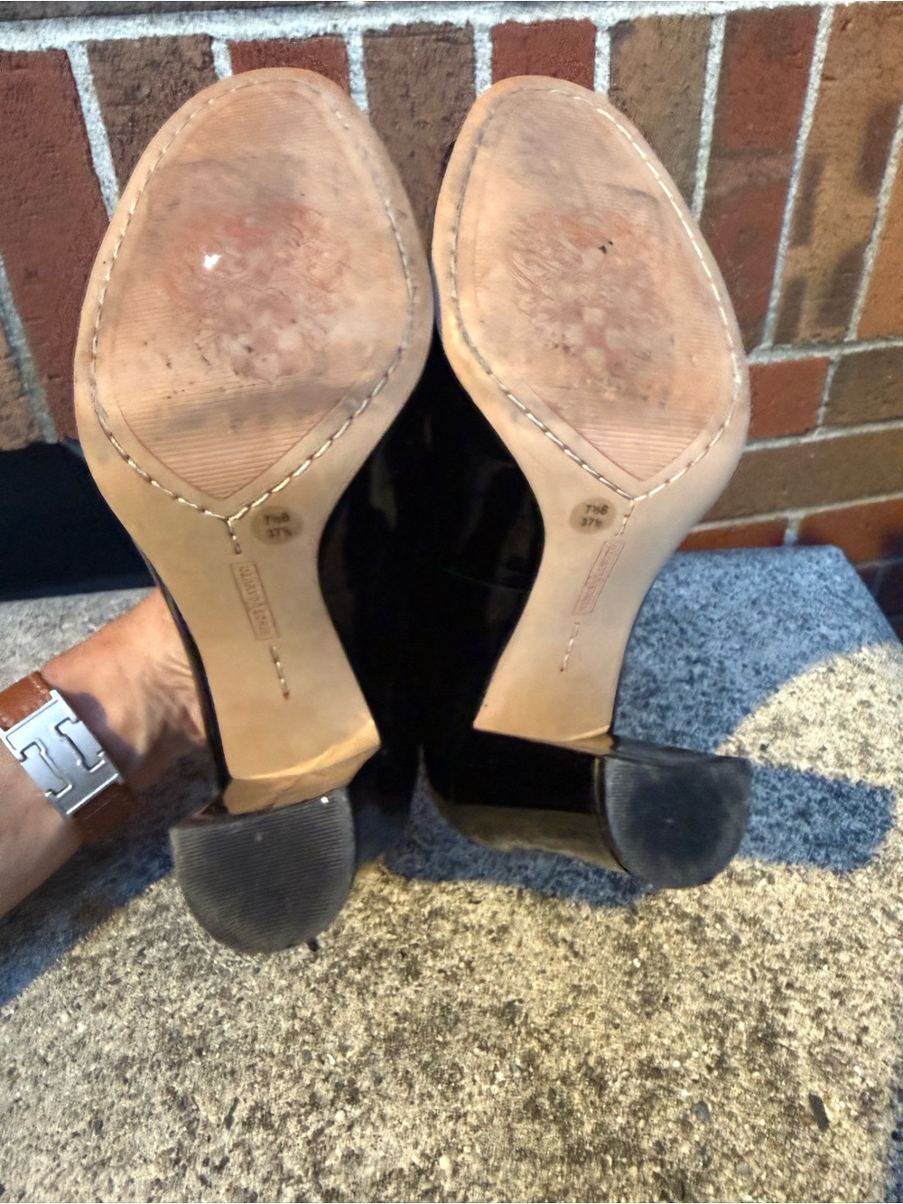 Vince Camuto Black Patent Leather Peep Toe Block Heel Pumps Size 7.5B - Picture 7 of 7